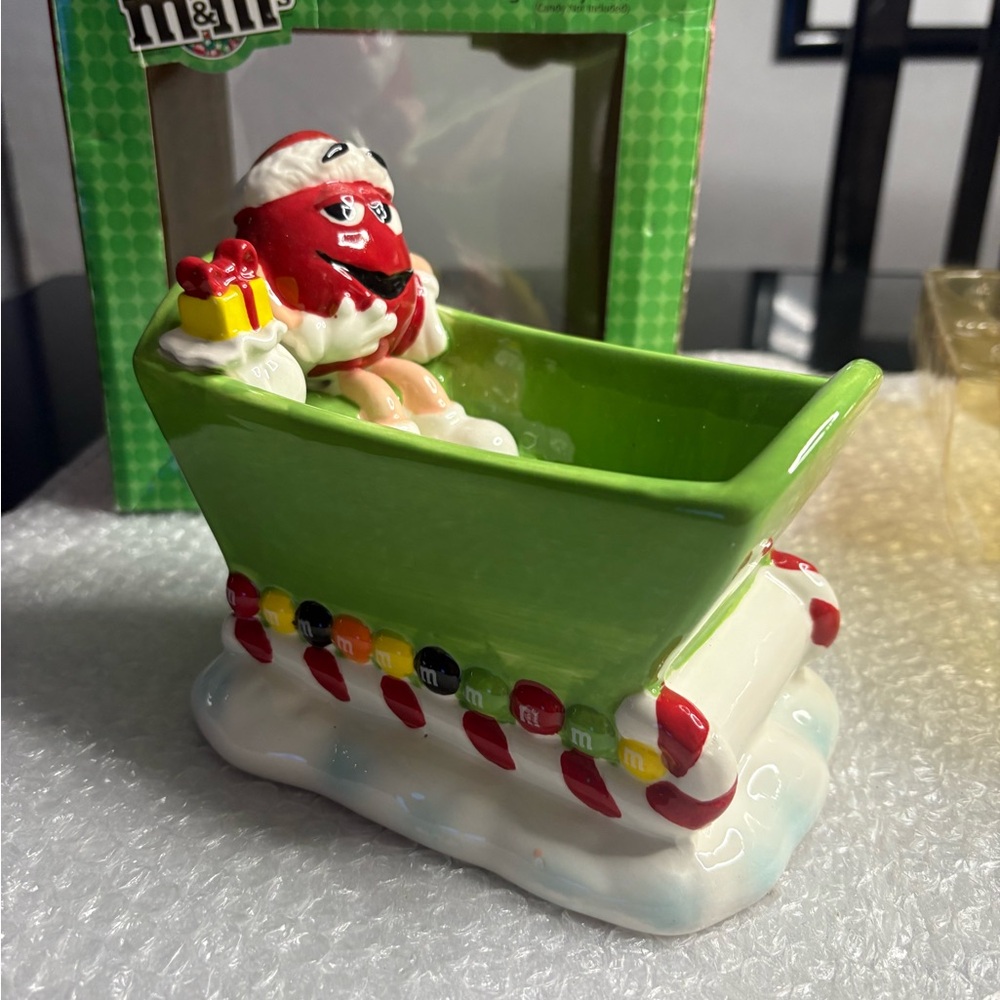 Department 56 M&M's Christmas Santa Sleigh Candy Dish 2007 Ceramic Red M&M